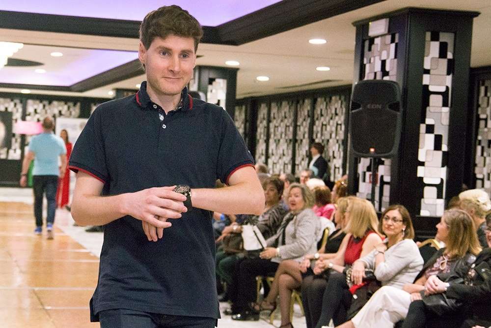 Desfile solidario de Lions Club con la participación de Ander Aldekoa